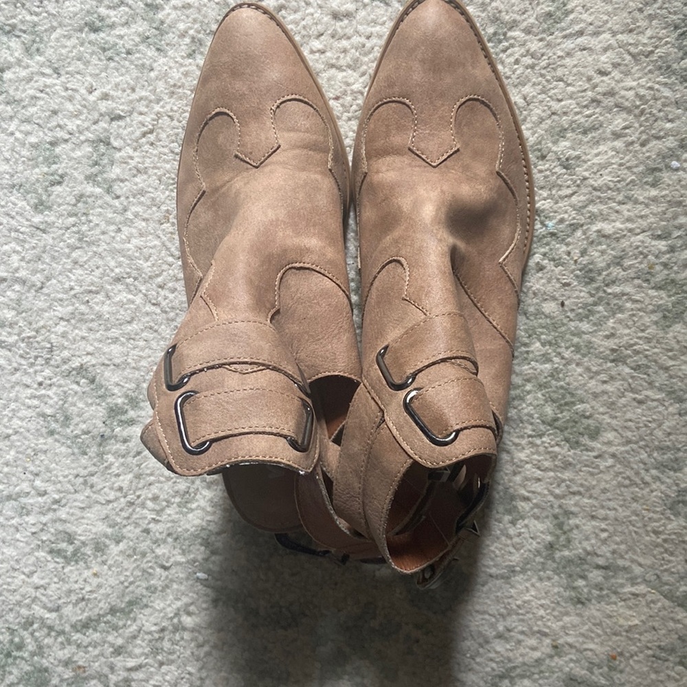 Cowboy boot style shoe